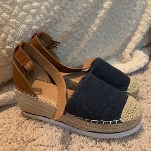 Nautica Blue and Cream Platform Shoes Size 11